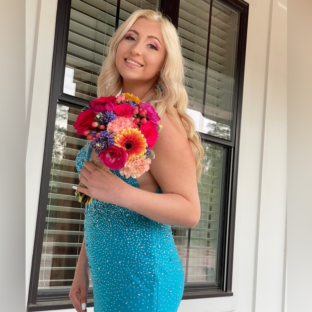 PROM DRESS - Picture 3 of 3